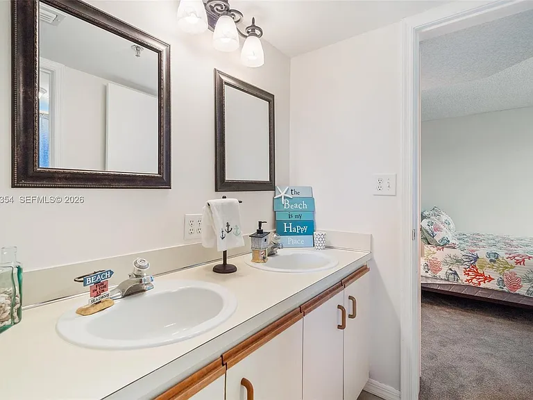 355 S Ocean Dr #401 — Photo 18
