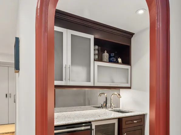 370 East 76th Street image 10 of 14