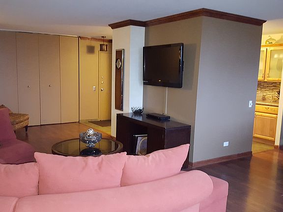 2nd image of 4850 S Lake Park Ave APT 1307