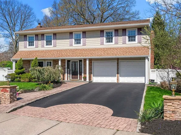 55 Knight Lane, Kings Park, NY 11754