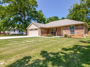 407 Dewitt Ave, Collinsville, TX 76233