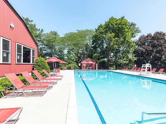 4th image of 51 Meadow Ln #4