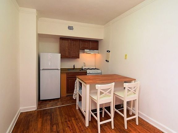 4th image of 166 E 56th St APT 4A