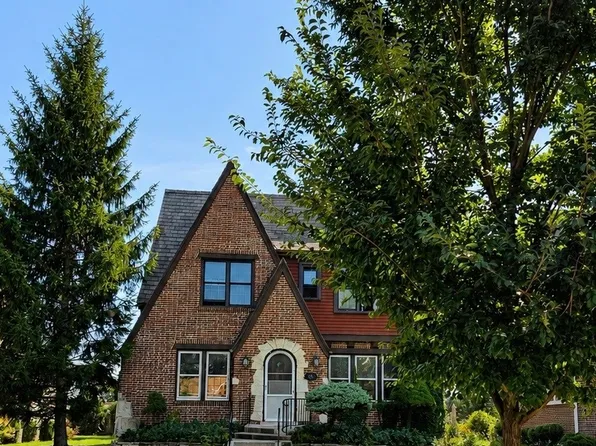 221 East Ave, Park Ridge, IL 60068