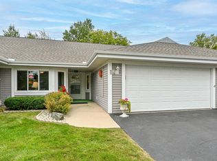 7213 W Mequon Square Dr, Mequon, WI 53092