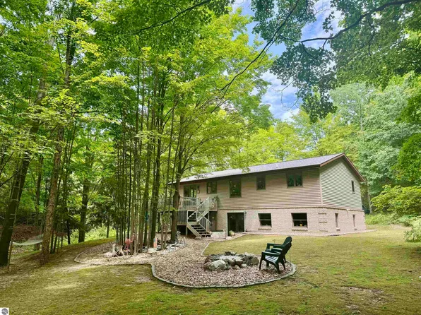3885 Gaddi Dr, Traverse City, MI 49684