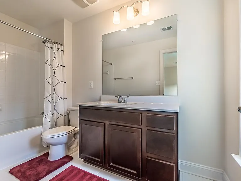 Full bath of 3rd bedroom on 3rd floor
