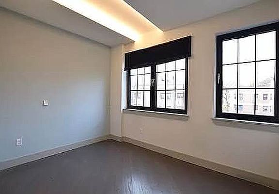 4th image of 104 Scholes St #3AA