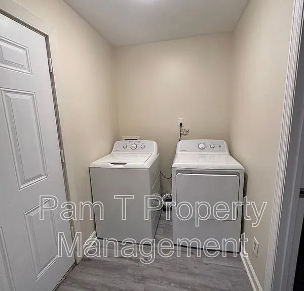 814 Ott St — Photo 6