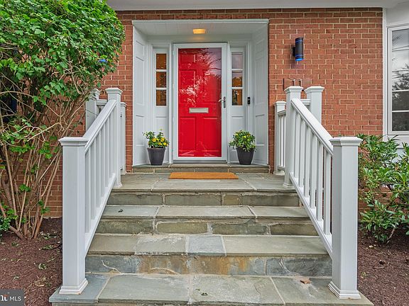 3rd image of 11 Forest Ave