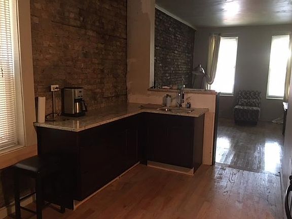 3rd image of 1821 N Wolcott Ave #1
