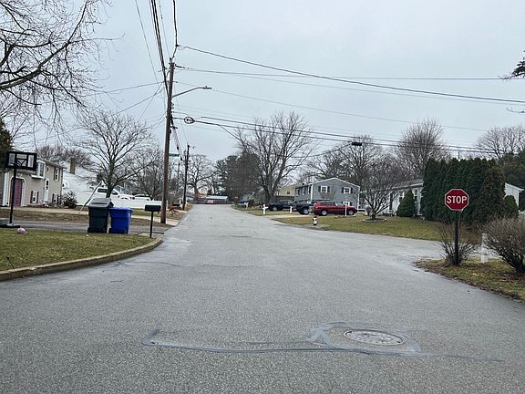 3rd image of 35 Jaycee Dr