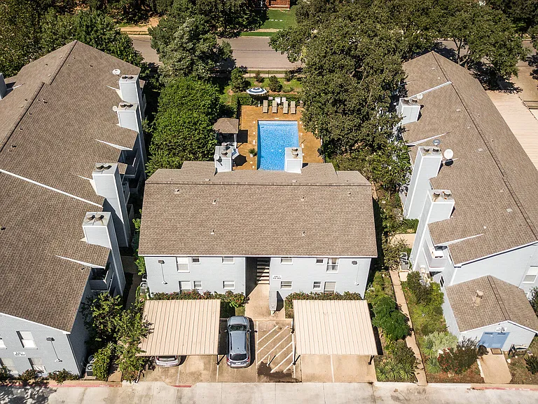 Evergreen St — Photo 14