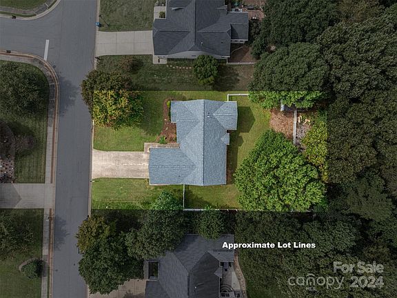 2nd image of 3202 Saint Vincent Dr