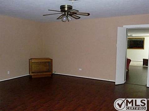 4th image of 3701 Meadowbrook Dr