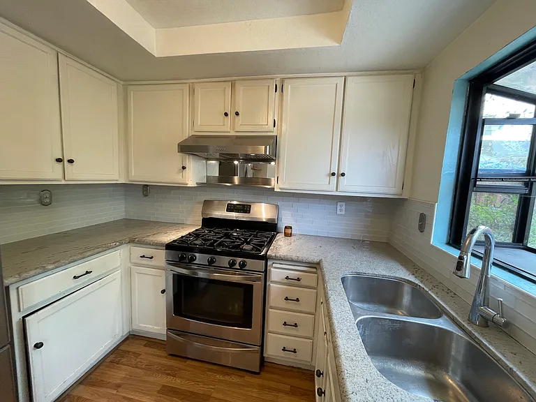 4231 Simsburry Cmn — Photo 8