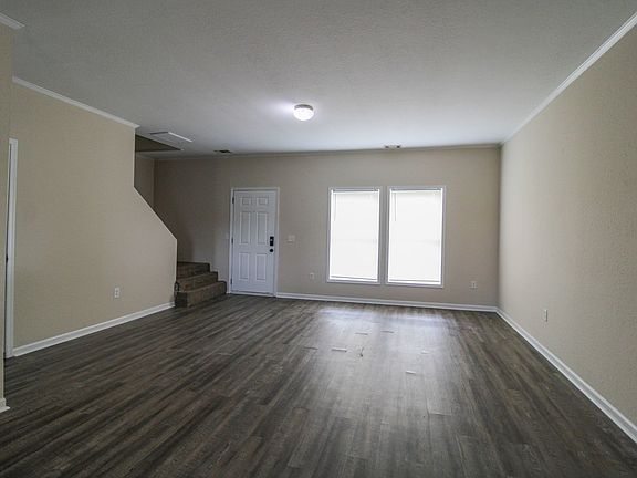 5th image of 122 Meadows Ln