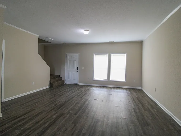 122 Meadows Ln — Photo 5