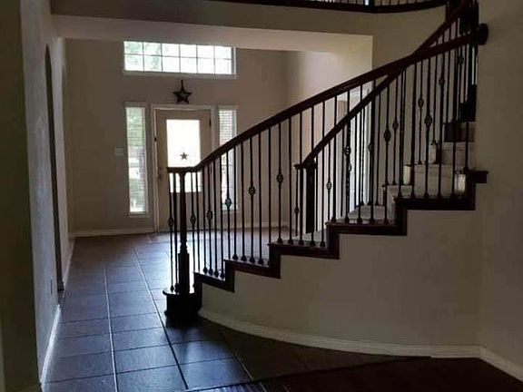 4th image of 5880 Lorenzo Dr