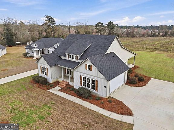 5th image of 37 Willow Creek Dr