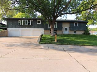 14 Sioux Ln, Kearney, NE 68847