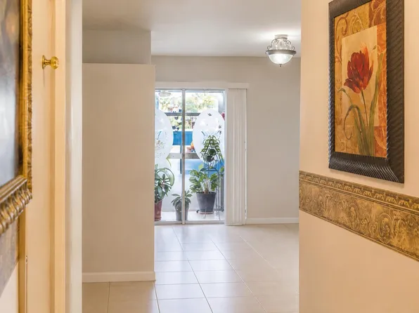 2616 GARDEN Drive N #111, Lake Worth, FL 33461