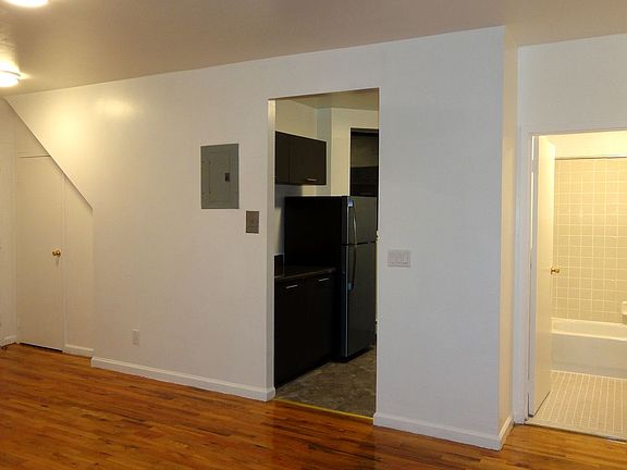 5th image of 1509 Lexington Ave APT 2B