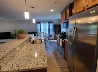 1009B N 4th St, Lansing, KS 66043