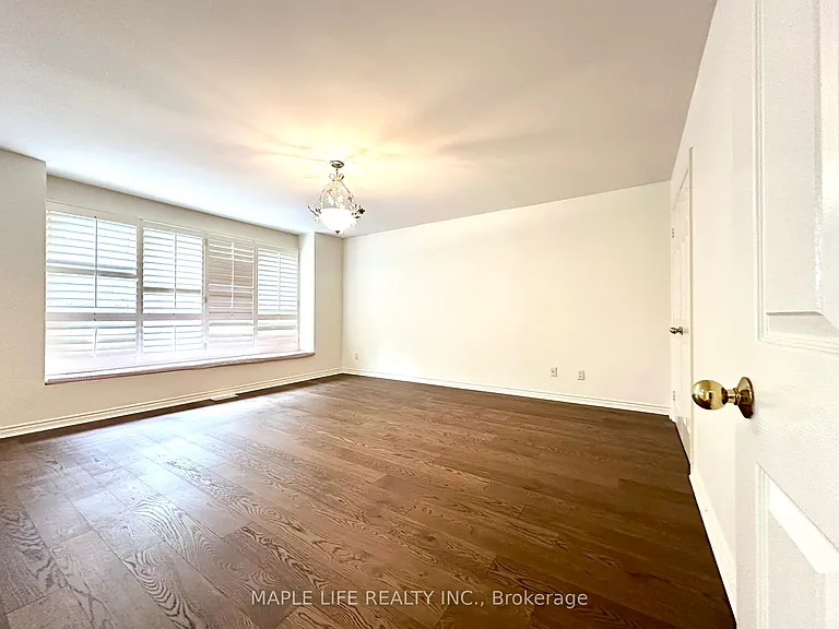 52 Prince Edward Blvd — Photo 30