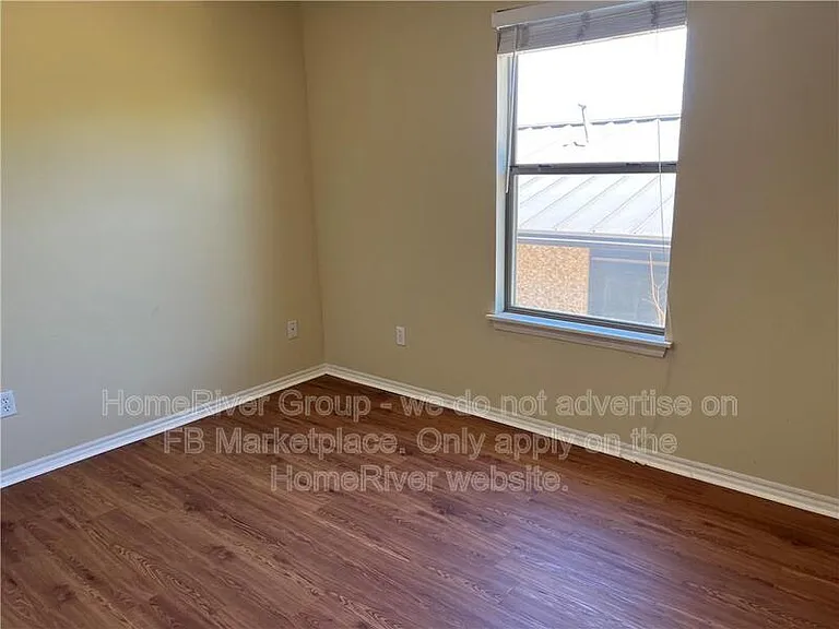 11137 SW 5th St — Photo 9