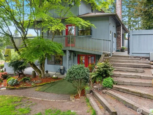 739 NE Woods Court, Bremerton, WA 98311