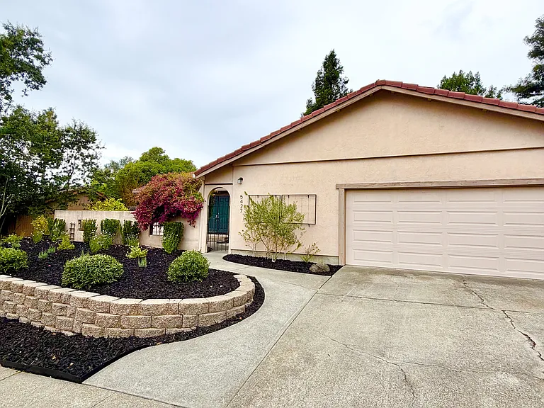 5427 Yerba Buena Rd — Photo 1