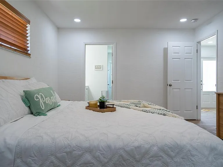 7354 Biltmore Dr — Photo 25