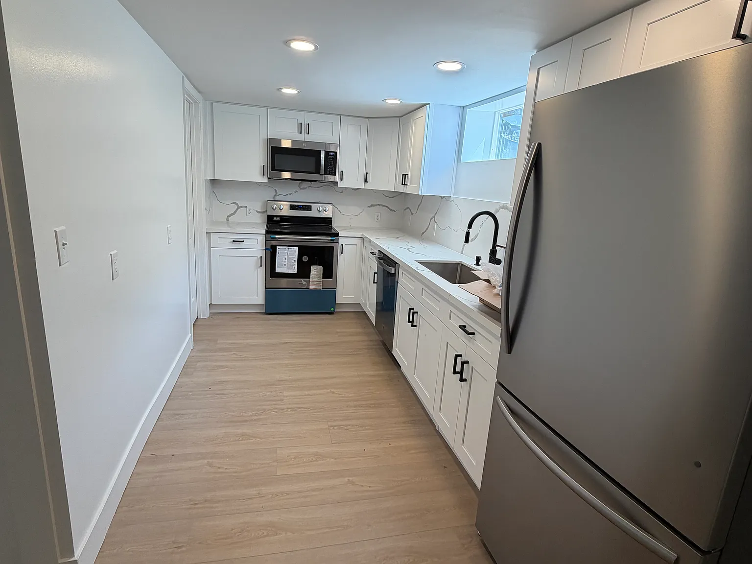 2 bed, 850 sqft, $2,500 — Photo 2