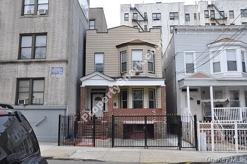 1st image of 2739 Creston Ave