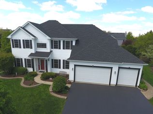 11 Margate Ct, Lake In The Hills, IL 60156