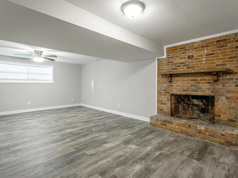 8214 Holly Crest Dr — Photo 32