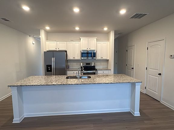 5th image of 380 Whitetail Cir
