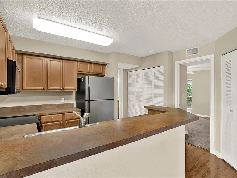 115 112th Ave NE #810 — Photo 8