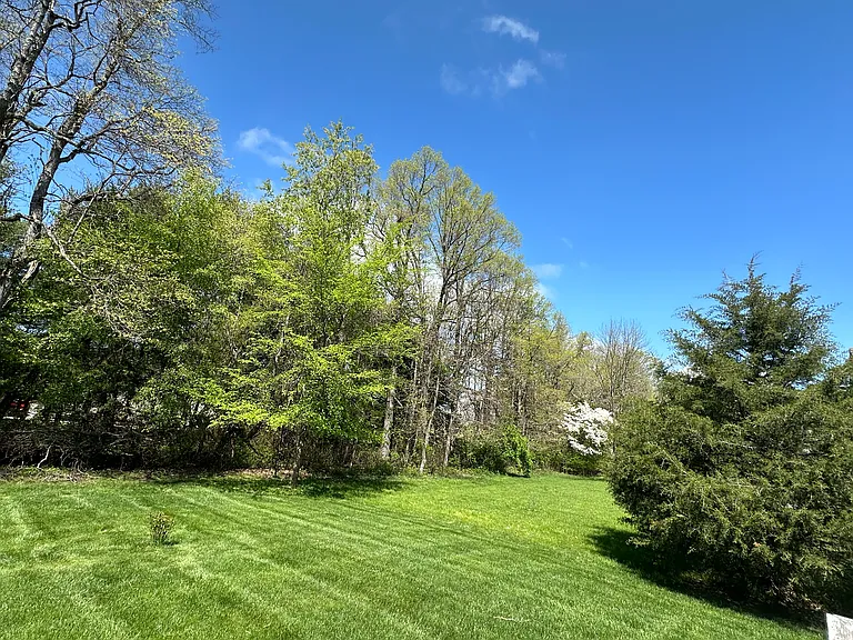 716 Yorkshire Dr — Photo 33