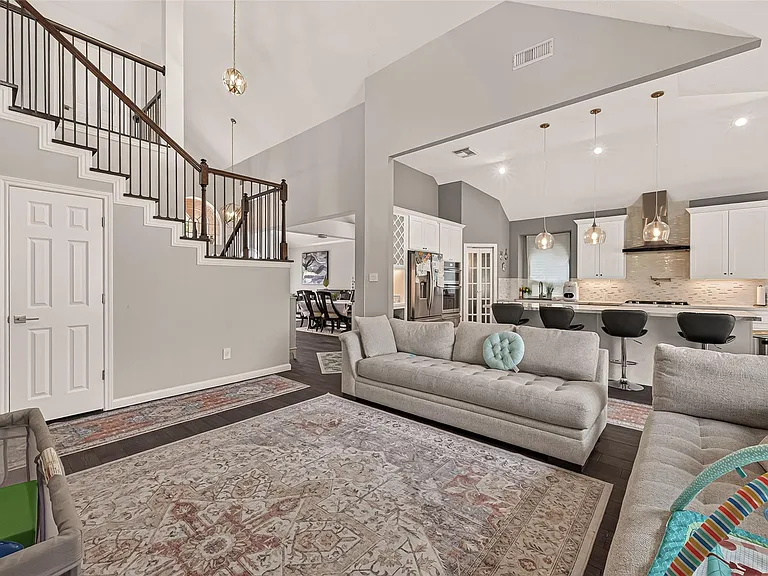 6514 Kings Summit Dr — Photo 14