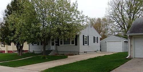 1st image of 1326 Iowa Ave SE