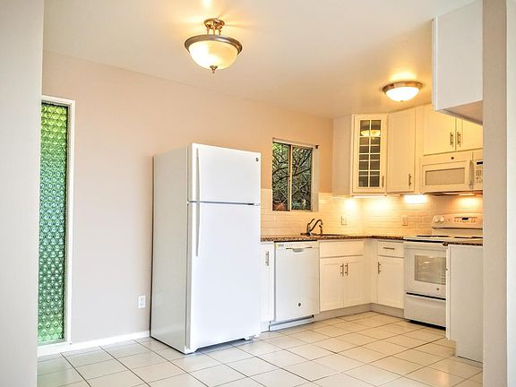 3rd image of 120 Portola Dr APT 5