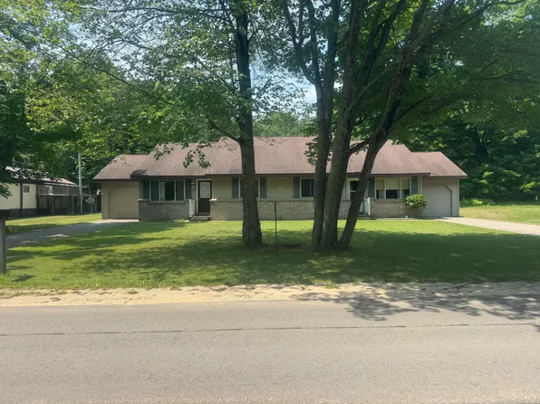 N6816 Elm St, Engadine, MI 49827