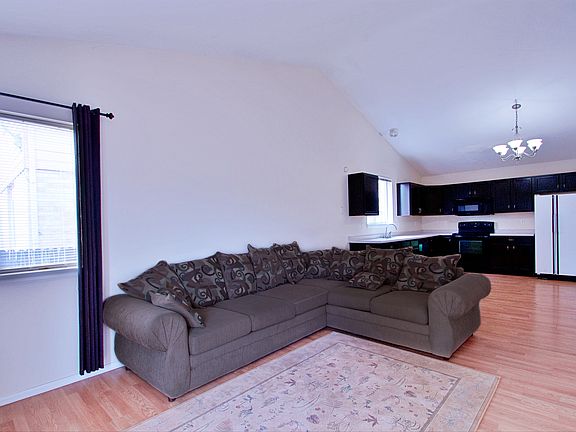 Living Room / Kitchen