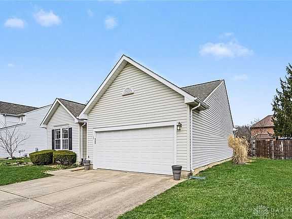 5th image of 13 Holly Dr