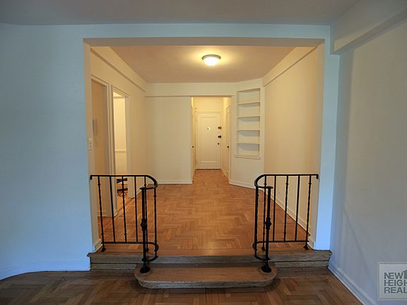 4th image of 72 Park Ter W APT E26