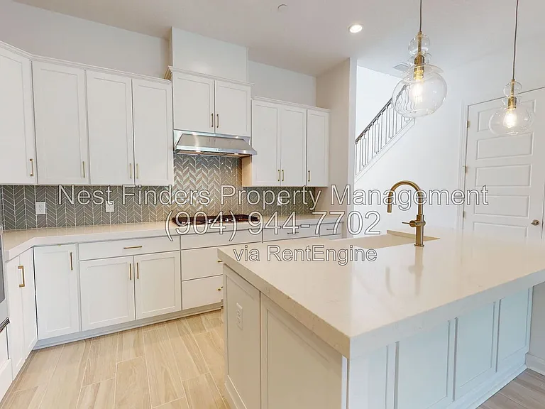 111 Carousel Dr — Photo 8