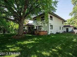 2521 E Country Club Dr S, Fargo, ND 58103