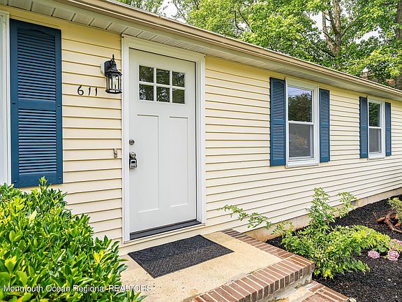 4th image of 611 Conifer Drive